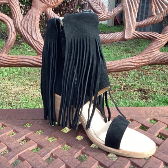 💋Koolaburra Boho Black Suede Leather Block Heel Open Toe Fringed Sandal - Picture 2 of 10